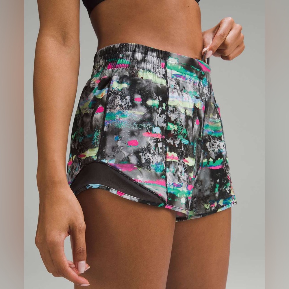 Lululemon HOTTY HOT lined Shorts Paint Drift Athletic Gym run multi size 2